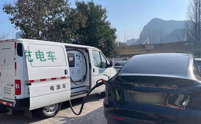 光山汽车搭电